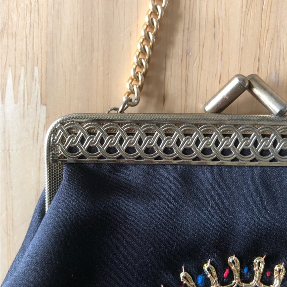 Vintage Black satin Embroidered front small purse clutch with gold chain - Picture 3 of 9